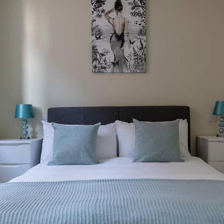 Hereford City Centre - Apartment 4, Isabella House - Modern Apartment In The Heart Of The City - Sleeps 4 Guests - Hosted By Rentmyhouse Kültér fotó