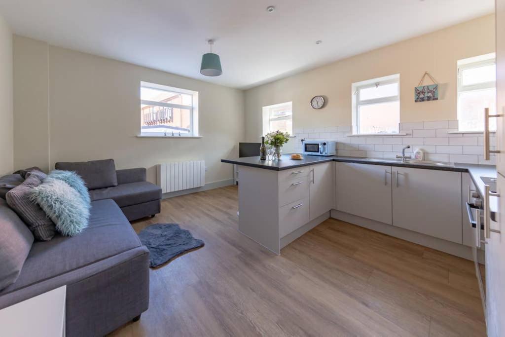 Hereford City Centre - Apartment 4, Isabella House - Modern Apartment In The Heart Of The City - Sleeps 4 Guests - Hosted By Rentmyhouse Kültér fotó