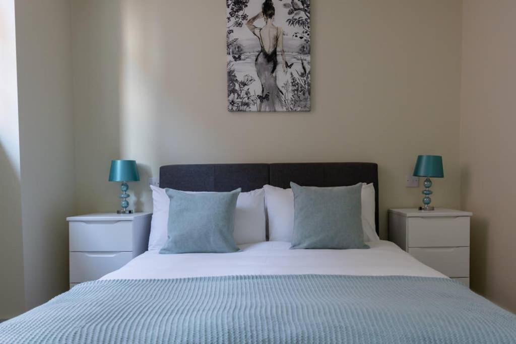 Hereford City Centre - Apartment 4, Isabella House - Modern Apartment In The Heart Of The City - Sleeps 4 Guests - Hosted By Rentmyhouse Kültér fotó